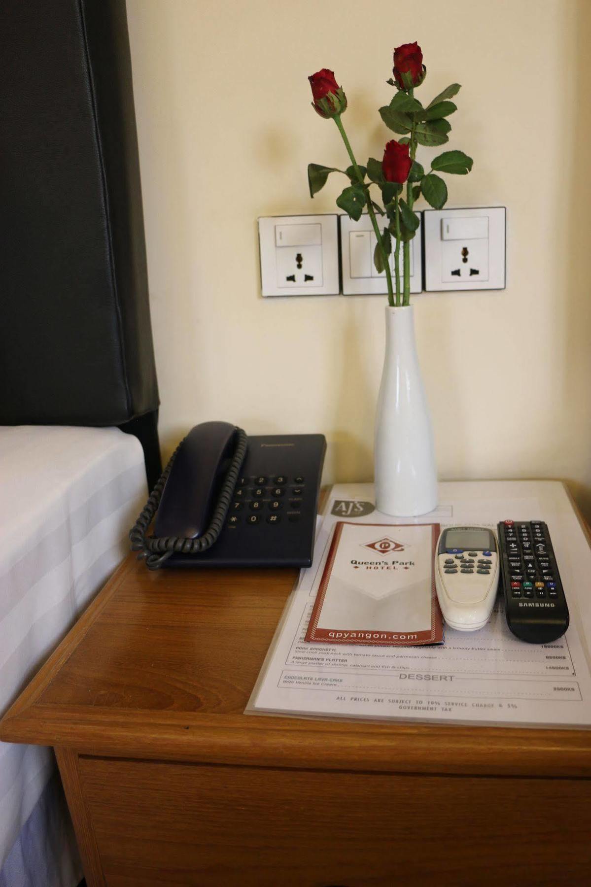 Queen'S Park Hotel Rangun Kültér fotó